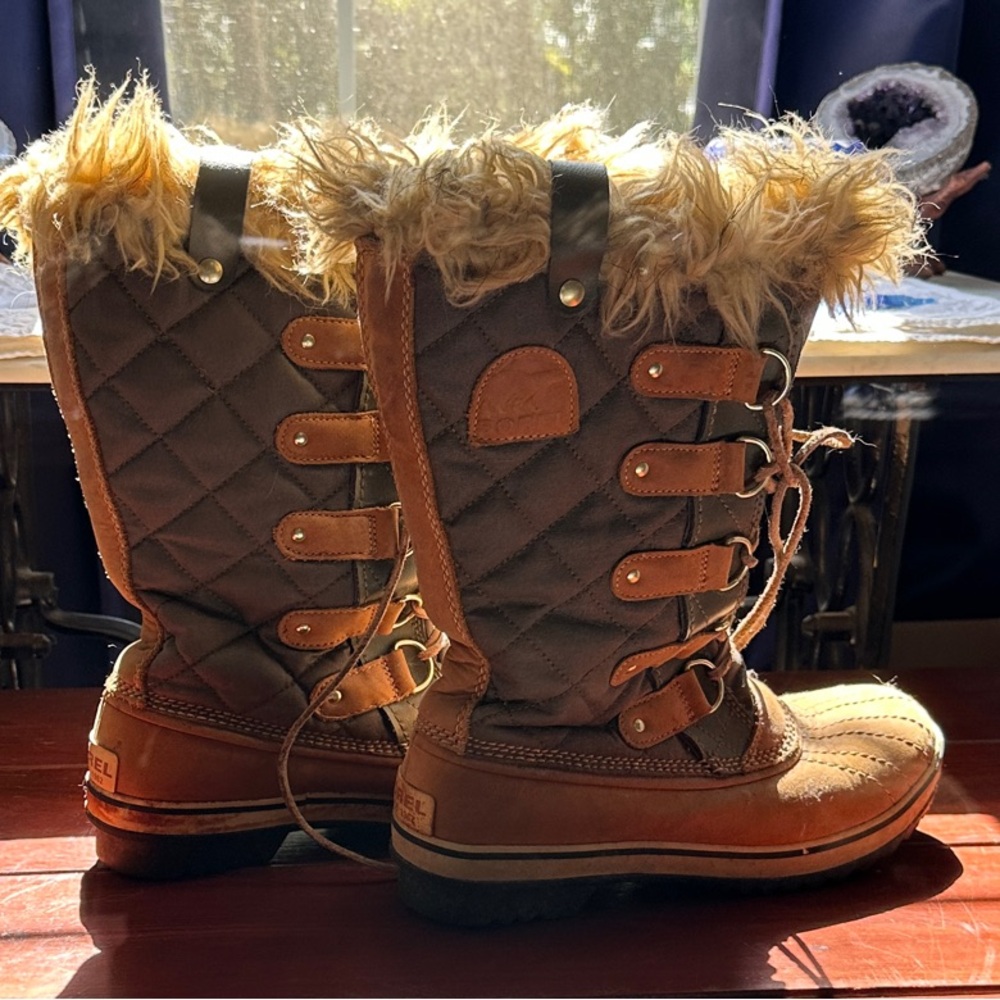 Sorel Tan and Brown Quilted Fur Boots, 9, EUC - Picture 2 of 8